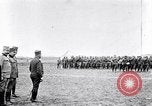 Standbild serbische Generäle review serbische Soldaten Ersten Weltkrieg Thessaloniki Griechenland, 1917, aus Sekunde 30 historischem Filmmaterial Videoclip 65675027538