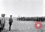 Standbild serbische Generäle review serbische Soldaten Ersten Weltkrieg Thessaloniki Griechenland, 1917, aus Sekunde 31 historischem Filmmaterial Videoclip 65675027538