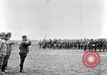 Standbild serbische Generäle review serbische Soldaten Ersten Weltkrieg Thessaloniki Griechenland, 1917, aus Sekunde 32 historischem Filmmaterial Videoclip 65675027538