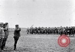 Standbild serbische Generäle review serbische Soldaten Ersten Weltkrieg Thessaloniki Griechenland, 1917, aus Sekunde 33 historischem Filmmaterial Videoclip 65675027538