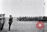 Standbild serbische Generäle review serbische Soldaten Ersten Weltkrieg Thessaloniki Griechenland, 1917, aus Sekunde 34 historischem Filmmaterial Videoclip 65675027538