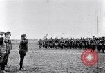 Standbild serbische Generäle review serbische Soldaten Ersten Weltkrieg Thessaloniki Griechenland, 1917, aus Sekunde 35 historischem Filmmaterial Videoclip 65675027538