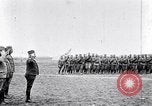 Standbild serbische Generäle review serbische Soldaten Ersten Weltkrieg Thessaloniki Griechenland, 1917, aus Sekunde 39 historischem Filmmaterial Videoclip 65675027538