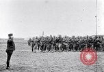 Standbild serbische Generäle review serbische Soldaten Ersten Weltkrieg Thessaloniki Griechenland, 1917, aus Sekunde 42 historischem Filmmaterial Videoclip 65675027538