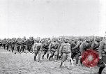 Standbild serbische Generäle review serbische Soldaten Ersten Weltkrieg Thessaloniki Griechenland, 1917, aus Sekunde 56 historischem Filmmaterial Videoclip 65675027538