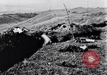 Image Première Guerre Mondiale tranchée et morts soldat autrichien Front de l'Est, 1917, de la seconde 15 séquences d'archives historiques vidéo 65675027539