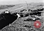 Image Première Guerre Mondiale tranchée et morts soldat autrichien Front de l'Est, 1917, de la seconde 21 séquences d'archives historiques vidéo 65675027539