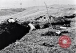 Image Première Guerre Mondiale tranchée et morts soldat autrichien Front de l'Est, 1917, de la seconde 22 séquences d'archives historiques vidéo 65675027539