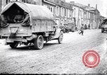 Standbild Verstärkung der französischen Truppen Kopf zu Ersten Weltkrieg vorne Frankreich, 1917, aus Sekunde 11 historischem Filmmaterial Videoclip 65675027540