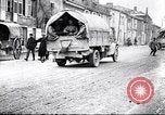 Standbild Verstärkung der französischen Truppen Kopf zu Ersten Weltkrieg vorne Frankreich, 1917, aus Sekunde 12 historischem Filmmaterial Videoclip 65675027540
