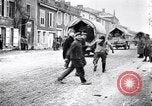 Standbild Verstärkung der französischen Truppen Kopf zu Ersten Weltkrieg vorne Frankreich, 1917, aus Sekunde 17 historischem Filmmaterial Videoclip 65675027540