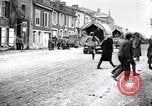 Standbild Verstärkung der französischen Truppen Kopf zu Ersten Weltkrieg vorne Frankreich, 1917, aus Sekunde 18 historischem Filmmaterial Videoclip 65675027540