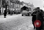 Standbild Verstärkung der französischen Truppen Kopf zu Ersten Weltkrieg vorne Frankreich, 1917, aus Sekunde 55 historischem Filmmaterial Videoclip 65675027540