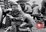 Standbild britische Soldaten feuern Artillerie an bulgarische Kräfte Ersten Weltkrieg Bulgarien, 1917, aus Sekunde 18 historischem Filmmaterial Videoclip 65675027541