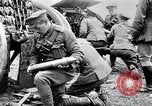 Standbild britische Soldaten feuern Artillerie an bulgarische Kräfte Ersten Weltkrieg Bulgarien, 1917, aus Sekunde 19 historischem Filmmaterial Videoclip 65675027541