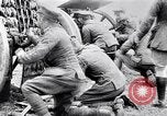Standbild britische Soldaten feuern Artillerie an bulgarische Kräfte Ersten Weltkrieg Bulgarien, 1917, aus Sekunde 21 historischem Filmmaterial Videoclip 65675027541