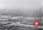 Standbild britische Soldaten feuern Artillerie an bulgarische Kräfte Ersten Weltkrieg Bulgarien, 1917, aus Sekunde 25 historischem Filmmaterial Videoclip 65675027541