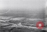 Standbild britische Soldaten feuern Artillerie an bulgarische Kräfte Ersten Weltkrieg Bulgarien, 1917, aus Sekunde 26 historischem Filmmaterial Videoclip 65675027541