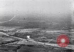 Standbild britische Soldaten feuern Artillerie an bulgarische Kräfte Ersten Weltkrieg Bulgarien, 1917, aus Sekunde 29 historischem Filmmaterial Videoclip 65675027541