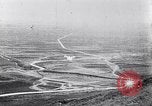 Standbild britische Soldaten feuern Artillerie an bulgarische Kräfte Ersten Weltkrieg Bulgarien, 1917, aus Sekunde 31 historischem Filmmaterial Videoclip 65675027541
