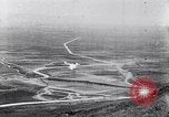 Standbild britische Soldaten feuern Artillerie an bulgarische Kräfte Ersten Weltkrieg Bulgarien, 1917, aus Sekunde 34 historischem Filmmaterial Videoclip 65675027541