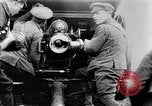Standbild britische Soldaten feuern Artillerie an bulgarische Kräfte Ersten Weltkrieg Bulgarien, 1917, aus Sekunde 38 historischem Filmmaterial Videoclip 65675027541