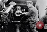 Standbild britische Soldaten feuern Artillerie an bulgarische Kräfte Ersten Weltkrieg Bulgarien, 1917, aus Sekunde 39 historischem Filmmaterial Videoclip 65675027541
