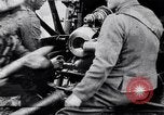 Standbild britische Soldaten feuern Artillerie an bulgarische Kräfte Ersten Weltkrieg Bulgarien, 1917, aus Sekunde 40 historischem Filmmaterial Videoclip 65675027541