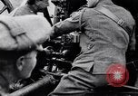 Standbild britische Soldaten feuern Artillerie an bulgarische Kräfte Ersten Weltkrieg Bulgarien, 1917, aus Sekunde 47 historischem Filmmaterial Videoclip 65675027541