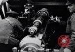 Standbild britische Soldaten feuern Artillerie an bulgarische Kräfte Ersten Weltkrieg Bulgarien, 1917, aus Sekunde 49 historischem Filmmaterial Videoclip 65675027541