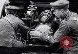 Standbild britische Soldaten feuern Artillerie an bulgarische Kräfte Ersten Weltkrieg Bulgarien, 1917, aus Sekunde 50 historischem Filmmaterial Videoclip 65675027541