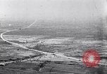 Standbild britische Soldaten feuern Artillerie an bulgarische Kräfte Ersten Weltkrieg Bulgarien, 1917, aus Sekunde 59 historischem Filmmaterial Videoclip 65675027541