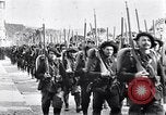 Image Chasseurs Alpins marching in Première Guerre Mondiale France, 1917, de la seconde 18 séquences d'archives historiques vidéo 65675027542