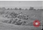 Standbild Französische und britische Infanterie in der Schlacht von Moulin Briete Ersten Weltkrieg Belgien, 1916, aus Sekunde 7 historischem Filmmaterial Videoclip 65675027544