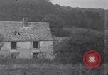 Standbild Französische und britische Infanterie in der Schlacht von Moulin Briete Ersten Weltkrieg Belgien, 1916, aus Sekunde 21 historischem Filmmaterial Videoclip 65675027544