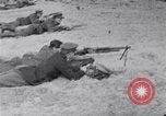 Standbild Französische und britische Infanterie in der Schlacht von Moulin Briete Ersten Weltkrieg Belgien, 1916, aus Sekunde 22 historischem Filmmaterial Videoclip 65675027544