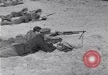 Standbild Französische und britische Infanterie in der Schlacht von Moulin Briete Ersten Weltkrieg Belgien, 1916, aus Sekunde 23 historischem Filmmaterial Videoclip 65675027544