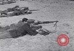 Standbild Französische und britische Infanterie in der Schlacht von Moulin Briete Ersten Weltkrieg Belgien, 1916, aus Sekunde 25 historischem Filmmaterial Videoclip 65675027544