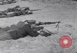 Standbild Französische und britische Infanterie in der Schlacht von Moulin Briete Ersten Weltkrieg Belgien, 1916, aus Sekunde 27 historischem Filmmaterial Videoclip 65675027544