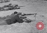 Standbild Französische und britische Infanterie in der Schlacht von Moulin Briete Ersten Weltkrieg Belgien, 1916, aus Sekunde 29 historischem Filmmaterial Videoclip 65675027544