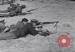 Standbild Französische und britische Infanterie in der Schlacht von Moulin Briete Ersten Weltkrieg Belgien, 1916, aus Sekunde 38 historischem Filmmaterial Videoclip 65675027544