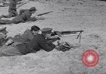 Standbild Französische und britische Infanterie in der Schlacht von Moulin Briete Ersten Weltkrieg Belgien, 1916, aus Sekunde 42 historischem Filmmaterial Videoclip 65675027544