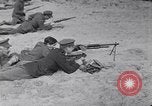 Standbild Französische und britische Infanterie in der Schlacht von Moulin Briete Ersten Weltkrieg Belgien, 1916, aus Sekunde 44 historischem Filmmaterial Videoclip 65675027544