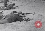 Standbild Französische und britische Infanterie in der Schlacht von Moulin Briete Ersten Weltkrieg Belgien, 1916, aus Sekunde 45 historischem Filmmaterial Videoclip 65675027544