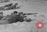 Standbild Französische und britische Infanterie in der Schlacht von Moulin Briete Ersten Weltkrieg Belgien, 1916, aus Sekunde 47 historischem Filmmaterial Videoclip 65675027544