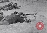 Standbild Französische und britische Infanterie in der Schlacht von Moulin Briete Ersten Weltkrieg Belgien, 1916, aus Sekunde 50 historischem Filmmaterial Videoclip 65675027544