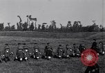 Standbild Französische und britische Infanterie in der Schlacht von Moulin Briete Ersten Weltkrieg Belgien, 1916, aus Sekunde 52 historischem Filmmaterial Videoclip 65675027544