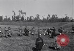 Standbild Französische und britische Infanterie in der Schlacht von Moulin Briete Ersten Weltkrieg Belgien, 1916, aus Sekunde 54 historischem Filmmaterial Videoclip 65675027544