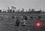Standbild Französische und britische Infanterie in der Schlacht von Moulin Briete Ersten Weltkrieg Belgien, 1916, aus Sekunde 56 historischem Filmmaterial Videoclip 65675027544