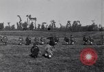 Standbild Französische und britische Infanterie in der Schlacht von Moulin Briete Ersten Weltkrieg Belgien, 1916, aus Sekunde 57 historischem Filmmaterial Videoclip 65675027544